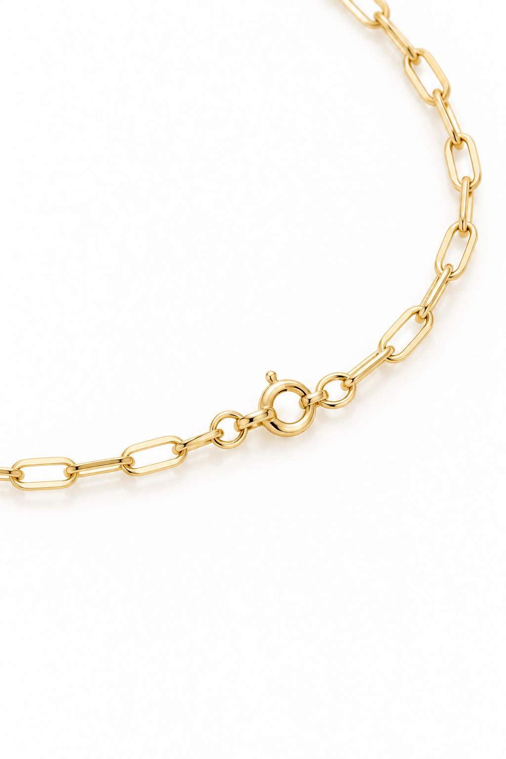 Close-up of 9ct yellow gold paperclip bracelet spring ring clasp
